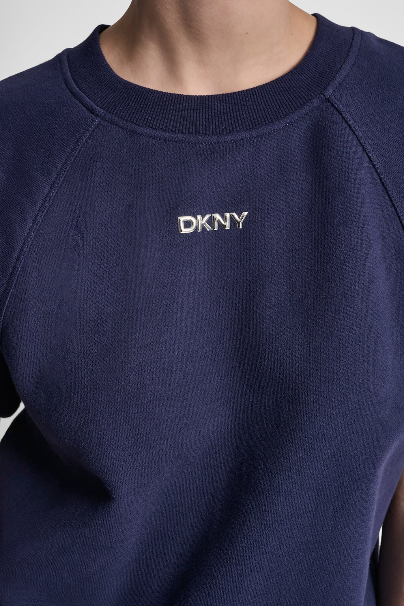 METALLIC BUBBLE LOGO SHORT SLEEVE PULLOVER