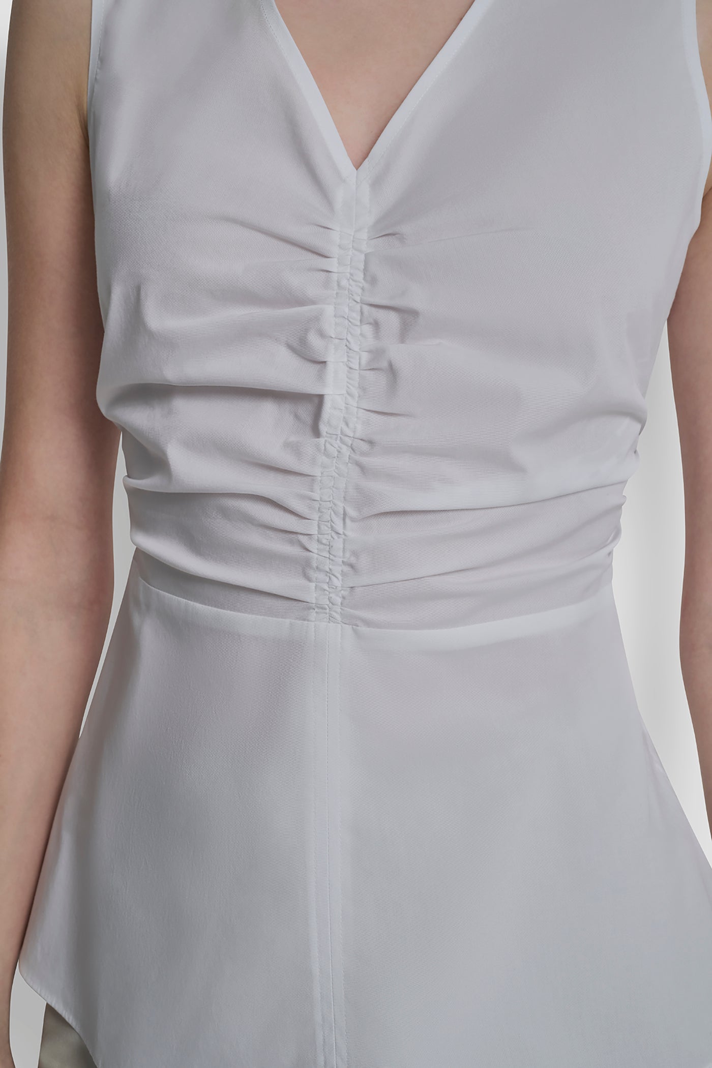 FRONT RUCHED SLEEVELESS TOP