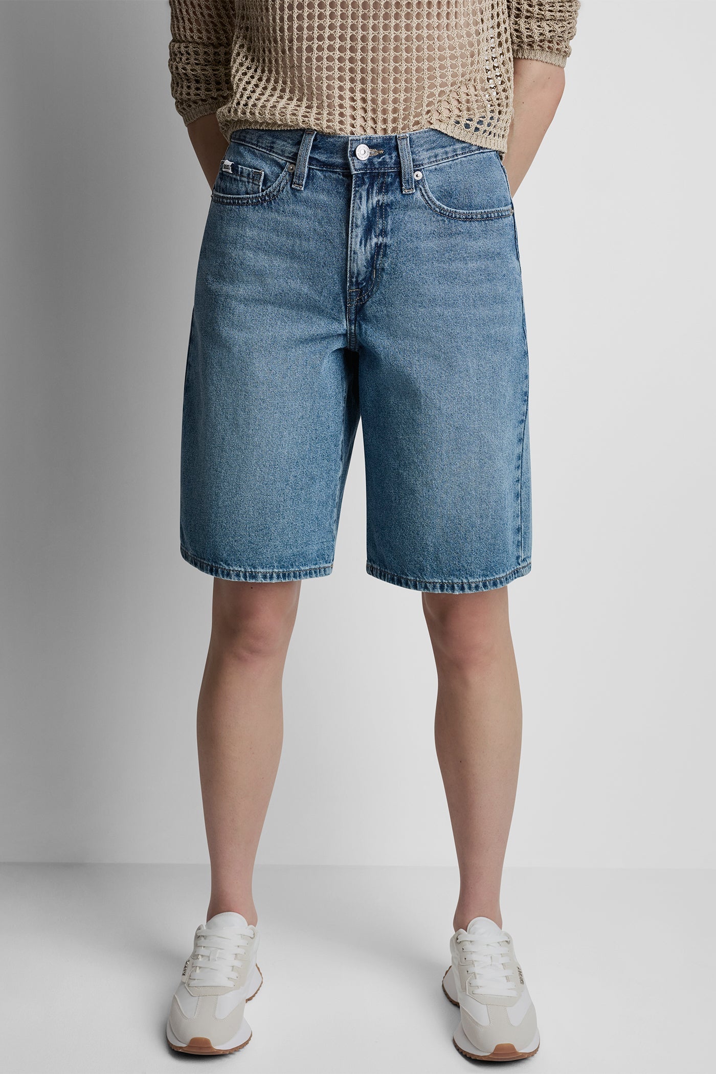 MID RISE RELAXED DENIM SHORT