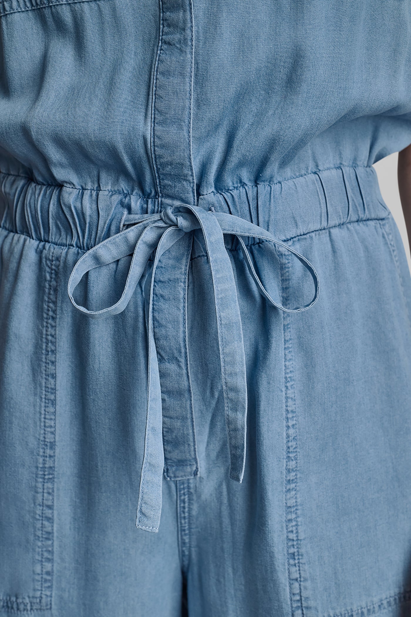 SLEEVELESS JUMPSUIT WITH COLLAR NECKLINE