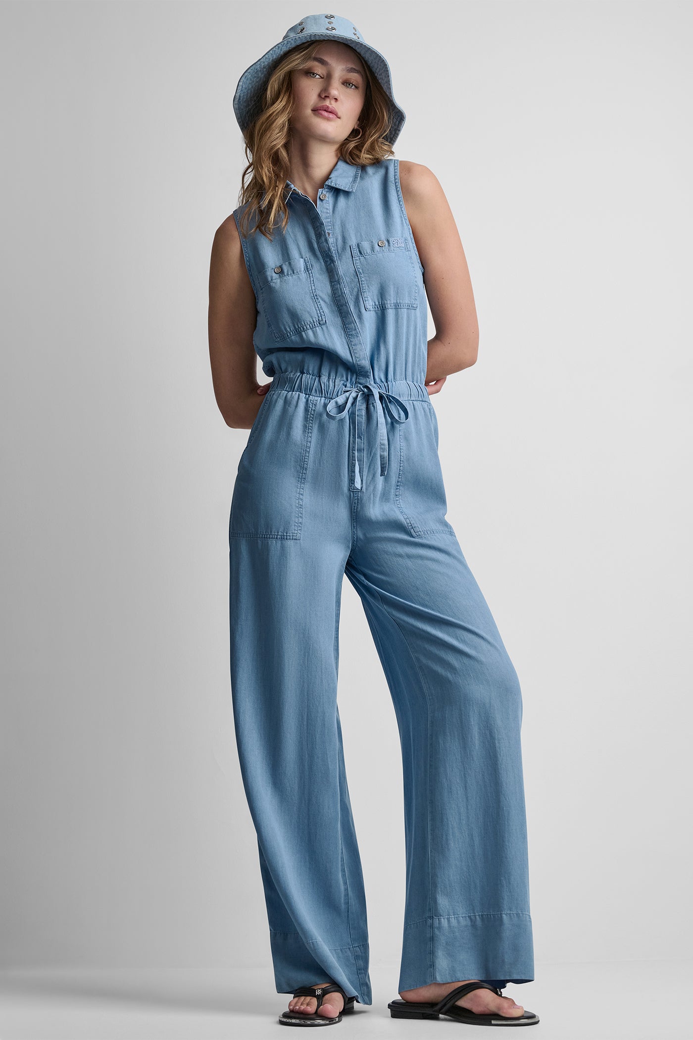 SLEEVELESS JUMPSUIT WITH COLLAR NECKLINE
