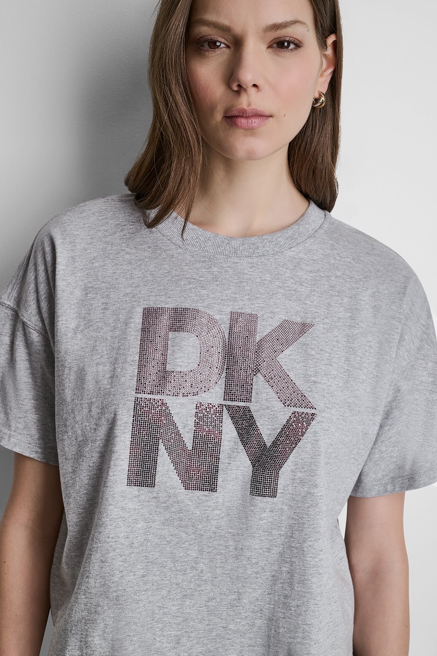 STACKED OMBRE RHINESTONE LOGO TEE