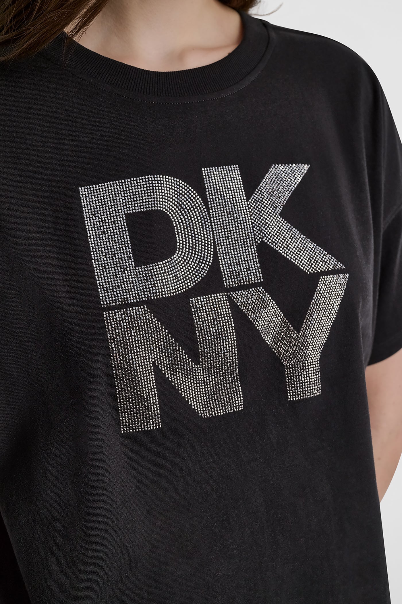 STACKED OMBRE RHINESTONE LOGO TEE